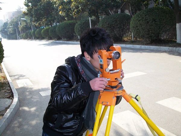 What Do Land Surveyors Do? A Quick Overview